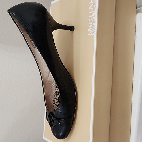 MK stylish black heels - Picture 1 of 3